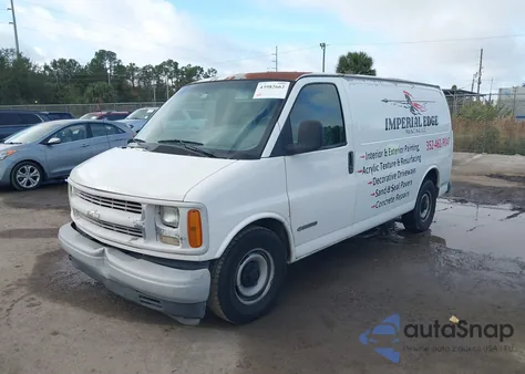 2002 Chevrolet Express z USA, uszkodzony, nr VIN 1GCFG25WX21100442